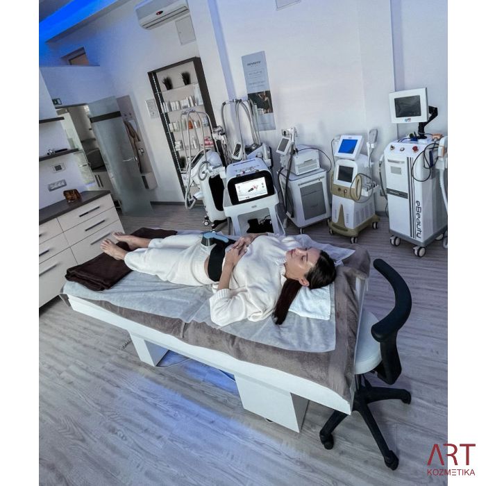 Elektromagnetna stimulacijska naprava TeslaART - prenosni mišični stimulator za oblikovanje telesa