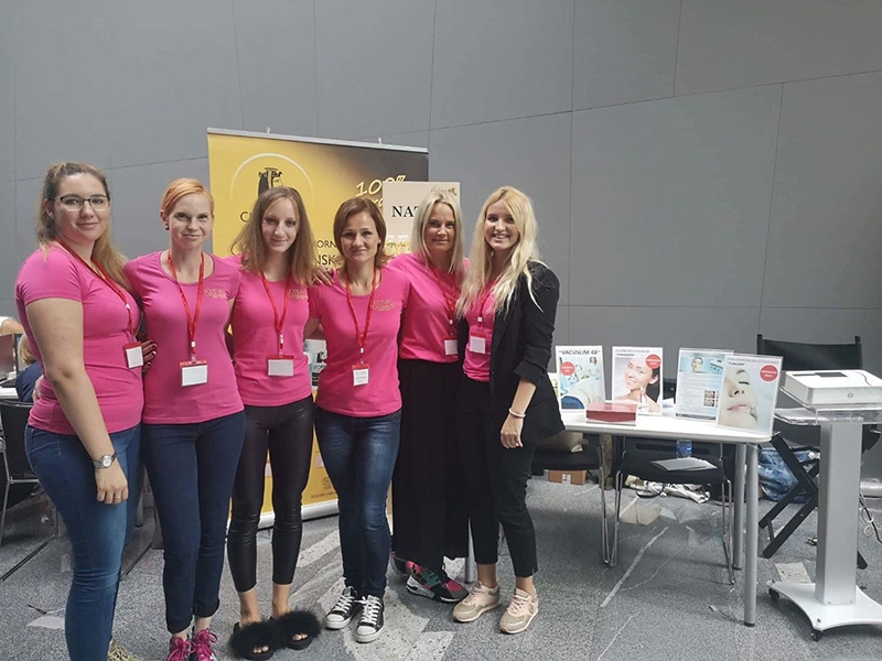 ART-PE ekipa na sejmu VIST s svojim kotičkom, kjer se je delilo znanje ART-PE ekipa na sejmu VIST s svojim kotičkom, kjer se je delilo znanje