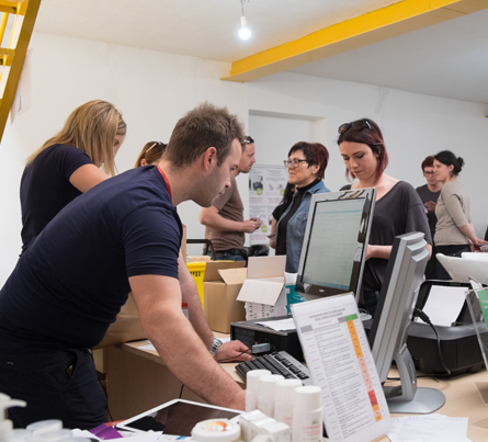 totalna razprodaja totalna razprodaja